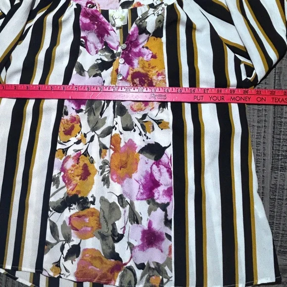 Fig and Flower Multicolor Floral Blouse - Picture 7 of 9